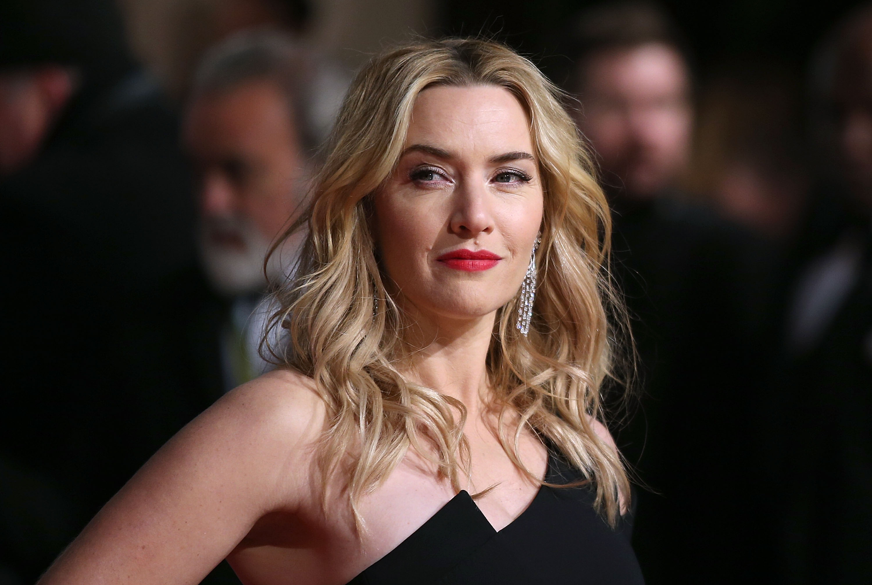 Lady in black Aneb 20 nejstylovějších rób Kate Winslet | Elle.cz