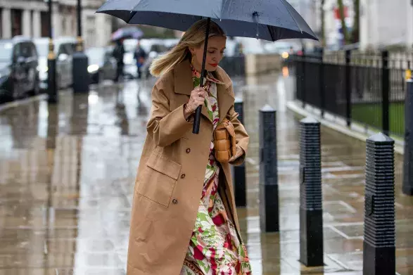 10 trenčkotů, které se hodí (nejen) do deštivého počasí 10 trenčkotů, které se hodí (nejen) do deštivého počasí