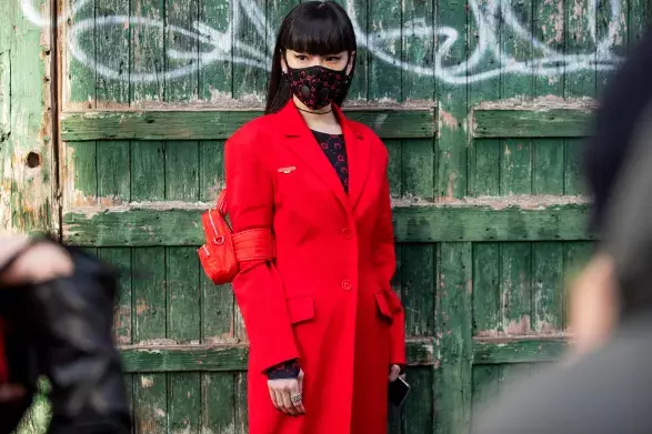 Rouška jako žhavý módní doplňěk číslo jedna Rouška jako žhavý módní doplňěk číslo jedna