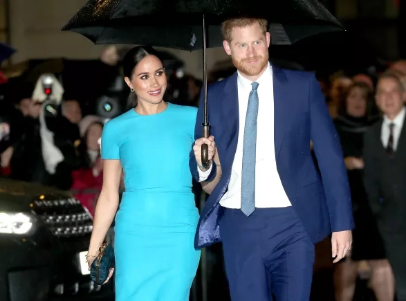 Meghan Markle se na veřejnosti objevila v šatech, o kterých se mluví Meghan Markle se na veřejnosti objevila v šatech, o kterých se mluví