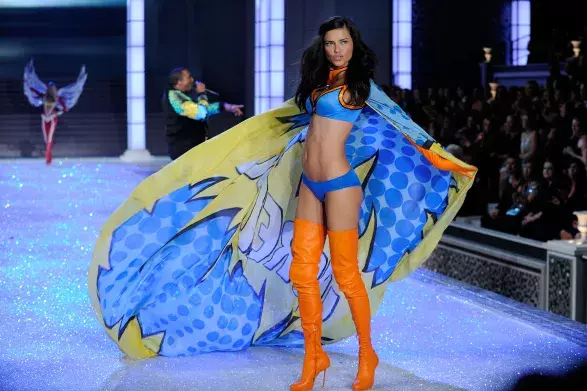 10 ikonických modelů Adriany Limy na přehlídkách Victoria’s Secret 10 ikonických modelů Adriany Limy na přehlídkách Victoria’s Secret