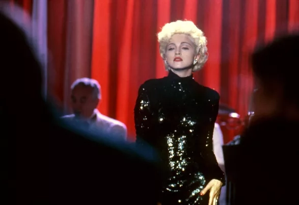 Madonna: Od "material girl" po filantropku, která zachraňuje svět Madonna: Od "material girl" po filantropku, která zachraňuje svět