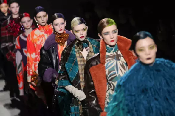 Dries Van Noten : Runway - Paris Fashion Week Womenswear Fall/Winter 2020/2021 Dries Van Noten : Runway - Paris Fashion Week Womenswear Fall/Winter 2020/2021