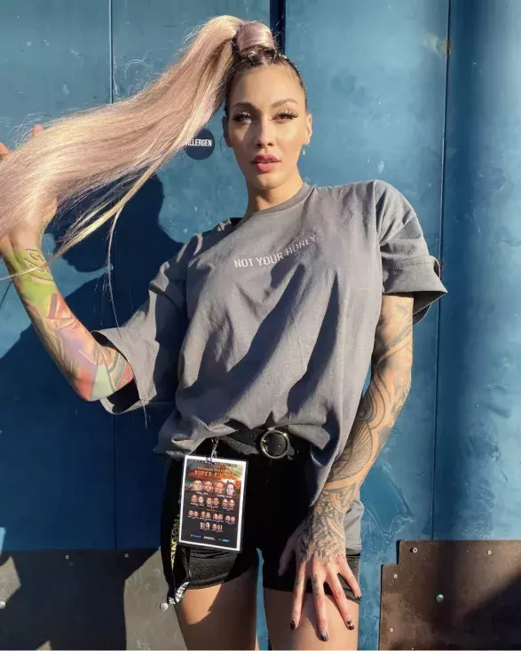 Kateřina Klinderová alias @kundosaki Kateřina Klinderová alias @kundosaki