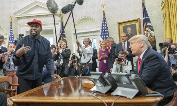 Kanye West & Trump v Bílém domě Kanye West & Trump v Bílém domě