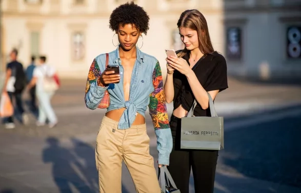 ULEHČUJÍ VÁM TECHNOLOGIE PRÁCI, NEBO JSTE SPÍŠ JEJICH OTROKEM? ULEHČUJÍ VÁM TECHNOLOGIE PRÁCI, NEBO JSTE SPÍŠ JEJICH OTROKEM?