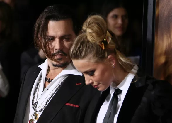 Johnny Depp v soudním sporu porazil Amber Heard Johnny Depp v soudním sporu porazil Amber Heard