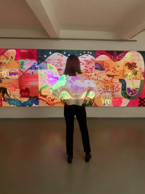 Alexandra Bízková s dílem Radky Bodzewicz Alexandra Bízková s dílem Radky Bodzewicz