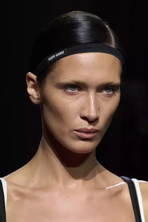 Bella Hadid s odbarveným obočím Bella Hadid