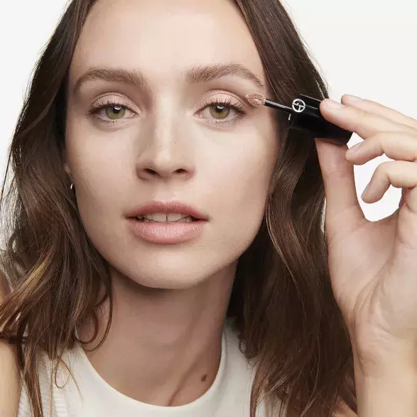 Modelka s očními stíny Armani