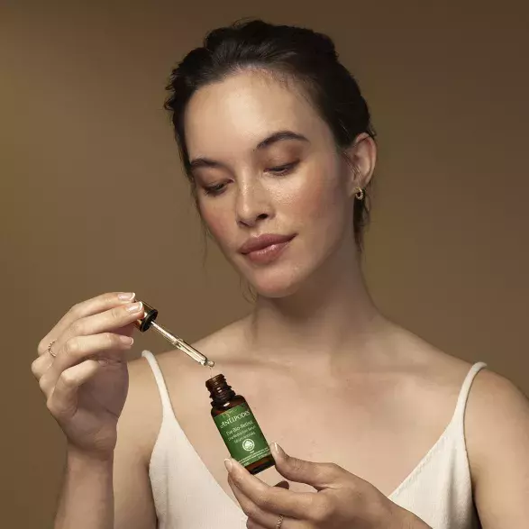 Sérum obsahuje bio-retinol, který pleť nedráždí. Eve Bio-Retinol Line Reduction Serum