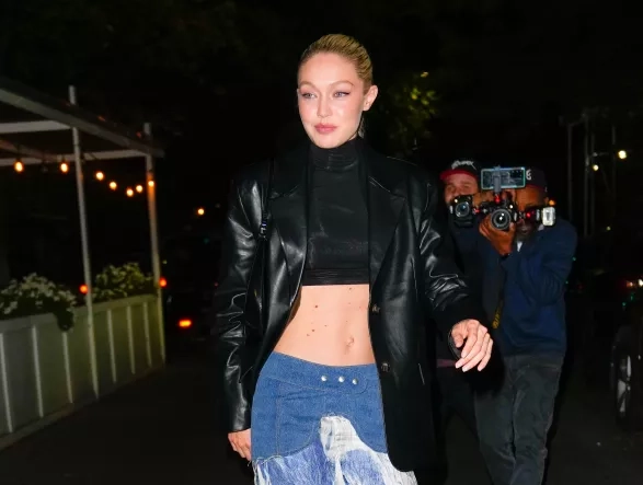 Model Off-Duty Look Model Off-Duty Look