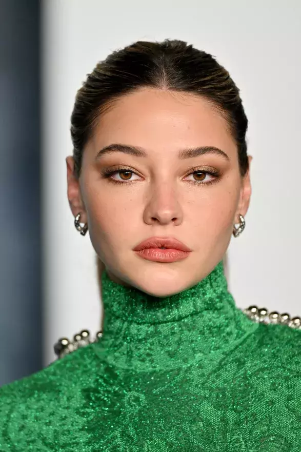 Madelyn Cline Madelyn Cline