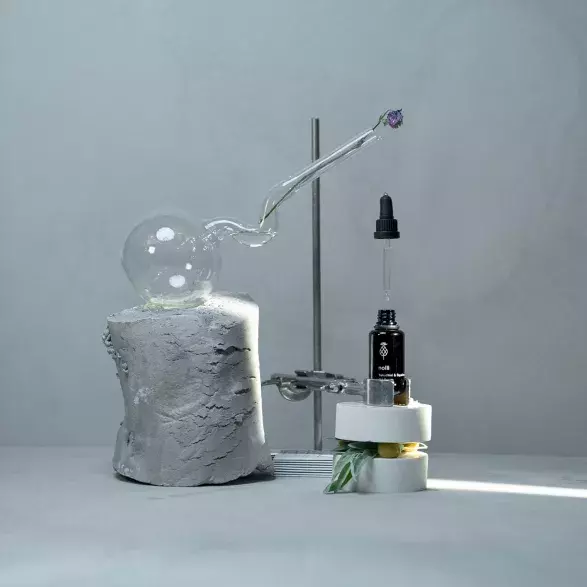 Bakuchiol a skvalan jsou dnešní must have anti-aging péče. Péče Noili