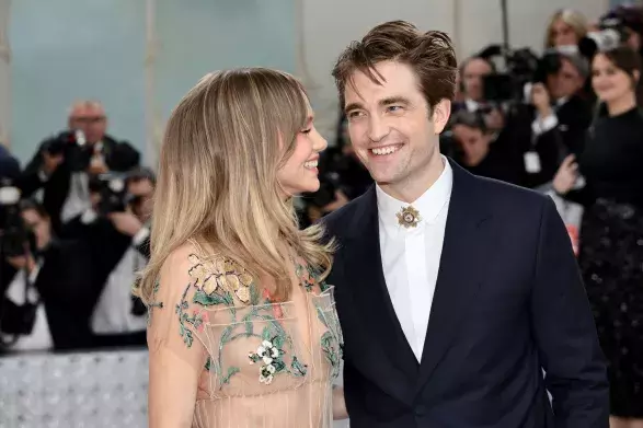 Robert Pattinson a Suki Waterhouse Robert Pattinson a Suki Waterhouse
