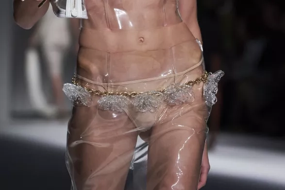 (Ne)oblečená, aneb stručná historie spodního prádla (Ne)oblečená, aneb stručná historie spodního prádla