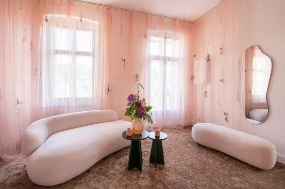 ELLE Beauty Lounge ELLE Beauty Lounge