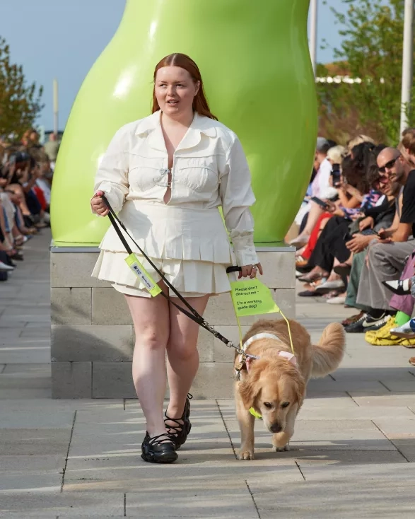 Z přehlídky Sinéad O'Dwyer Z přehlídky Sinéad O'Dwyer