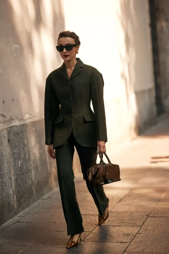 V saku a vestě s originálním twistem V saku a vestě s originálním twistem