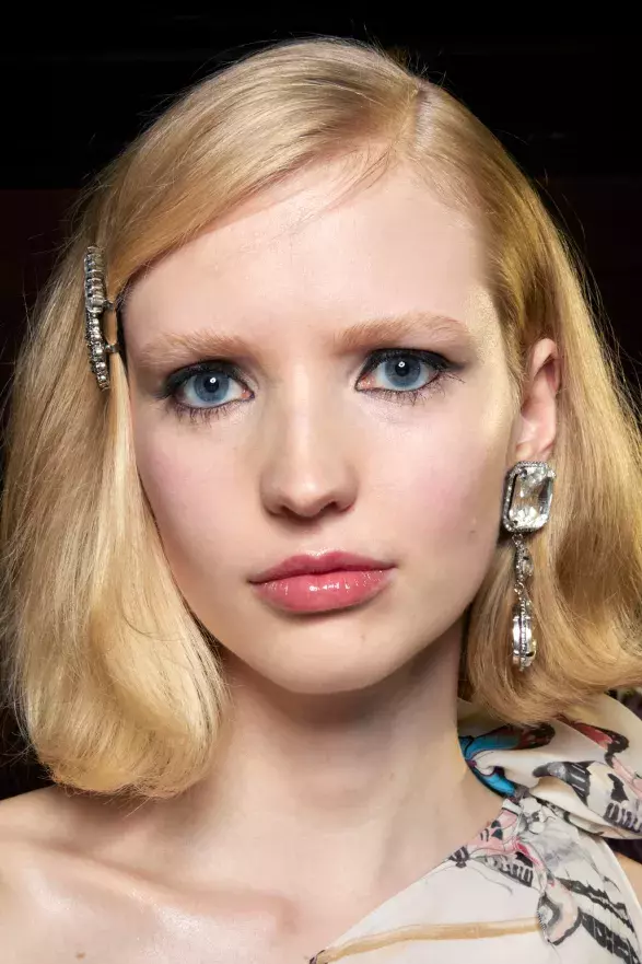 Barvy na vlasy roku 2025 Barvy na vlasy roku 2025