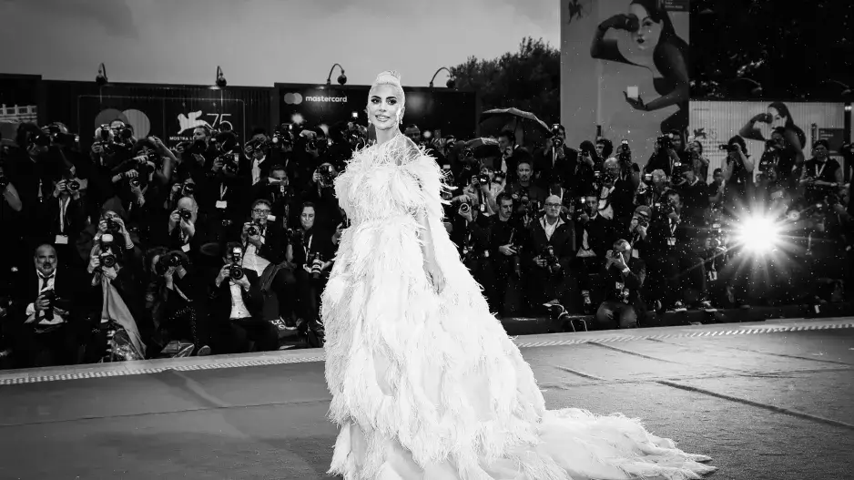 šaty Valentino, premiéra na festivalu v Benátkách šaty Valentino, premiéra na festivalu v Benátkách