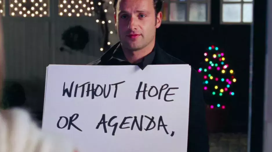 Postava: Mark Herec: Andrew Lincoln Proč ho milujeme: Jeho kultovní vyznání beze slov se navždy napsalo do našich srdcíh! Dovedete si představit větší romantiku? Postava: Mark Herec: Andrew Lincoln Proč ho milujeme: Jeho kultovní vyznání beze slov se navždy napsalo do našich srdcíh! Dovedete si představit větší romantiku?