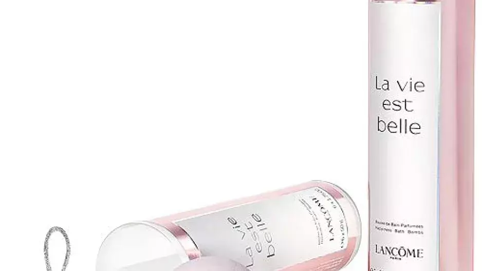 šumivé bomby do koupele, Lancôme La Vie est Belle Bath Bombs, 930 Kč šumivé bomby do koupele, Lancôme La Vie est Belle Bath Bombs, 930 Kč