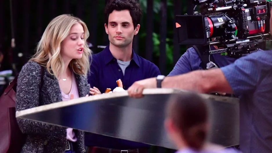 Seriál byl původně napsaný pro placenou televizní stanici Showtime Tento kanál má předplaceno více jak 16,5 milionů diváků a uvádí největší filmové trháky, speciály a seriály z vlastní produkce. V roce 2015 se však společnost rozhodla seriál nenatáčet a prodat ho. Svůj domov našel na Netlixu a my nemůžeme být šťastnější! Seriál byl původně napsaný pro placenou televizní stanici Showtime Tento kanál má předplaceno více jak 16,5 milionů diváků a uvádí největší filmové trháky, speciály a seriály z vlastní produkce. V roce 2015 se však společnost rozhodla seriál nenatáčet a prodat ho. Svůj domov našel na Netlixu a my nemůžeme být šťastnější!