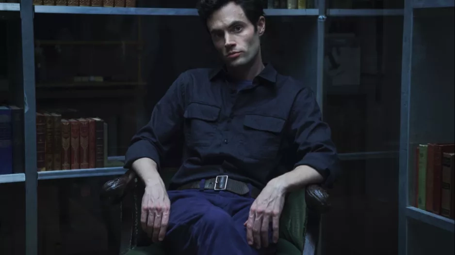 Penn Badgley téměr odmítl roli Joa Goldberga Dnes je pro nás těžké si představit, že by roli charismatického stalkera hrál kdokoliv jiný než Penn Badgley, kterého si mnoho z nás pamatuje ze seriálu Superdrbna. Svoji budoucnost viděl spíše ve filmech než seriálech. „Byl jsem na vážkách, ale dnes jsem samozřejmě rád, jsem se rozhodl jít tímto směrem,” prozradil Penn. Penn Badgley téměr odmítl roli Joa Goldberga Dnes je pro nás těžké si představit, že by roli charismatického stalkera hrál kdokoliv jiný než Penn Badgley, kterého si mnoho z nás pamatuje ze seriálu Superdrbna. Svoji budoucnost viděl spíše ve filmech než seriálech. „Byl jsem na vážkách, ale dnes jsem samozřejmě rád, jsem se rozhodl jít tímto směrem,” prozradil Penn.