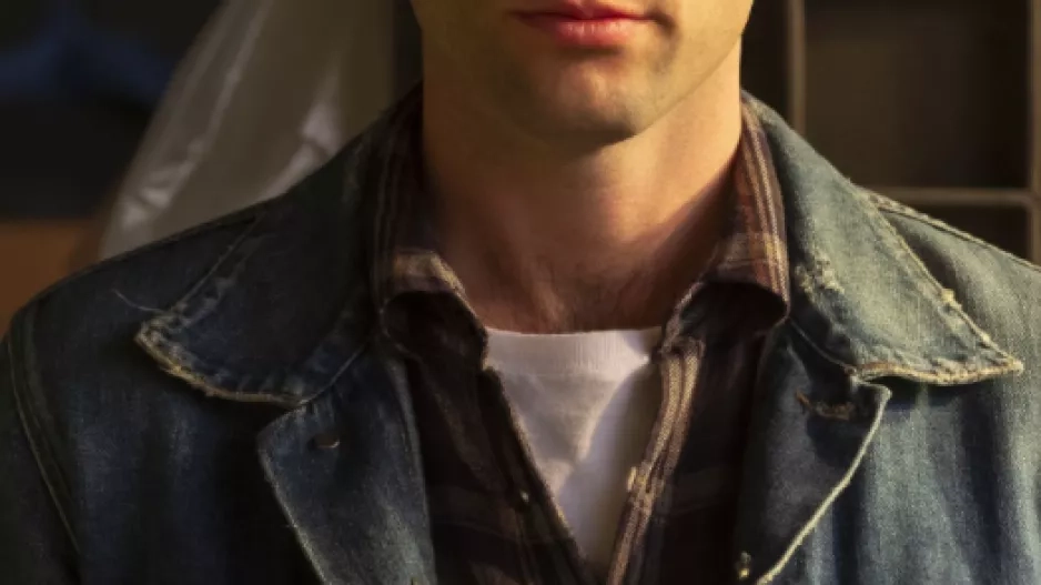 Penn Badglay nemá postavu Joe příliš v lásce Nedivíme se. V jednom ze svých rozhovorů vysvětlil následující: „Je toho hodně, co se mi na Joeovi nelíbí, ale abych byl upřímný snažím se po polidštit co nejvíce to jde.” Nám se jeho verze psychopatického stalkera víc než líbí! Penn Badglay nemá postavu Joe příliš v lásce Nedivíme se. V jednom ze svých rozhovorů vysvětlil následující: „Je toho hodně, co se mi na Joeovi nelíbí, ale abych byl upřímný snažím se po polidštit co nejvíce to jde.” Nám se jeho verze psychopatického stalkera víc než líbí!