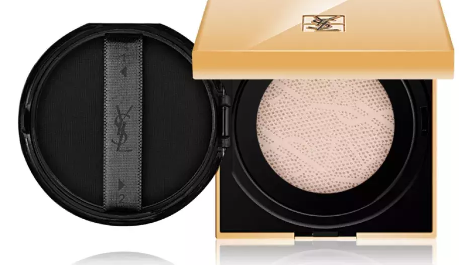 Touche Eclat Le Cushion, Yves Saint Laurent, 1350 Kč Touche Eclat Le Cushion, Yves Saint Laurent, 1350 Kč