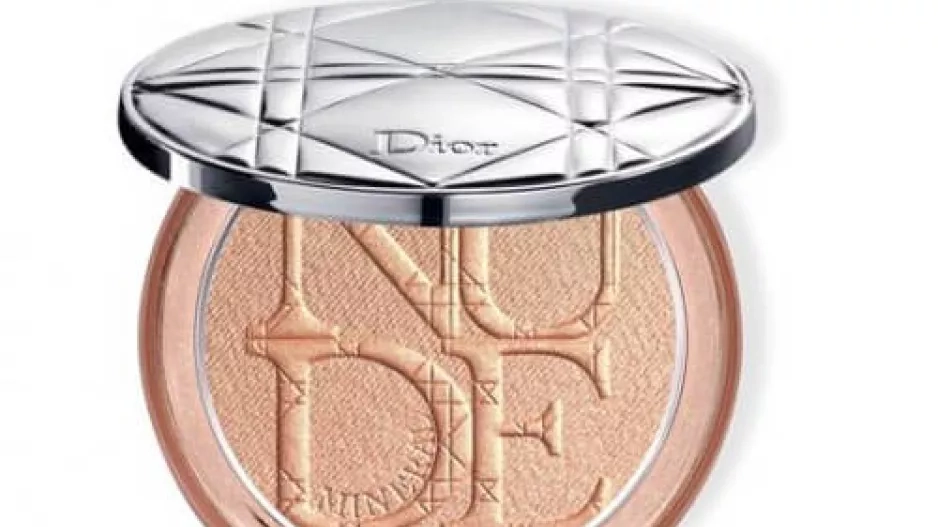 kompaktní rozjasňující pudr, Dior Diorskin Nude LUminizer, odstín 04 Bronze Glow, 949 Kč kompaktní rozjasňující pudr, Dior Diorskin Nude LUminizer, odstín 04 Bronze Glow, 949 Kč