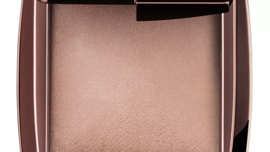 rozjasňovač, Hourglass Ambient Lighting Powder, odstín Diffused Light, 1400 Kč rozjasňovač, Hourglass Ambient Lighting Powder, odstín Diffused Light, 1400 Kč