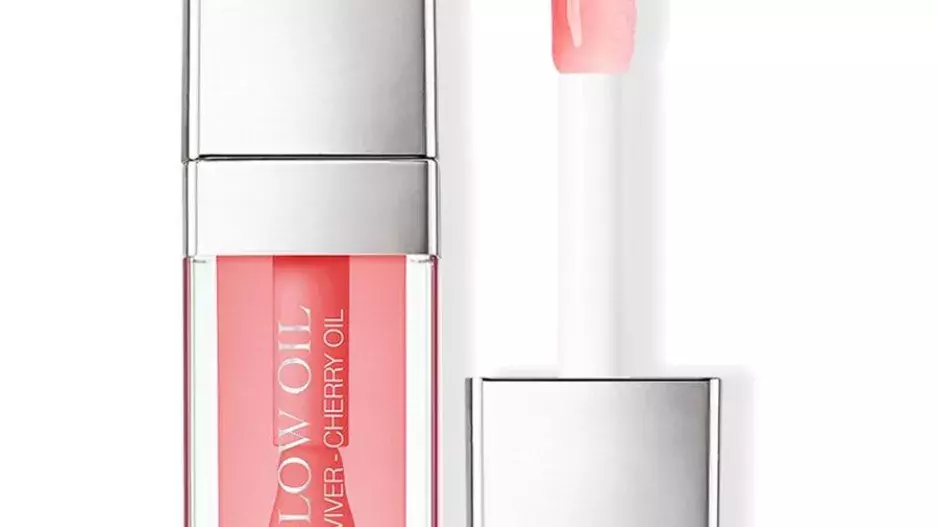 Vyživující olejový lesk na rty, Lip Glow Oil, Dior, 1020 Kč Vyživující olejový lesk na rty, Lip Glow Oil, Dior, 1020 Kč