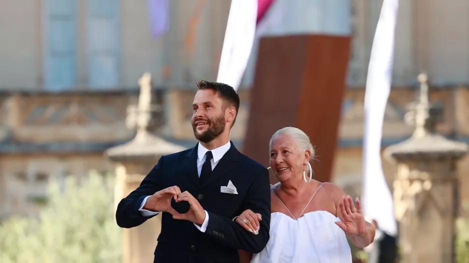 Simon Porte Jacquemus s babičkou Liline Simon Porte Jacquemus s babičkou Liline