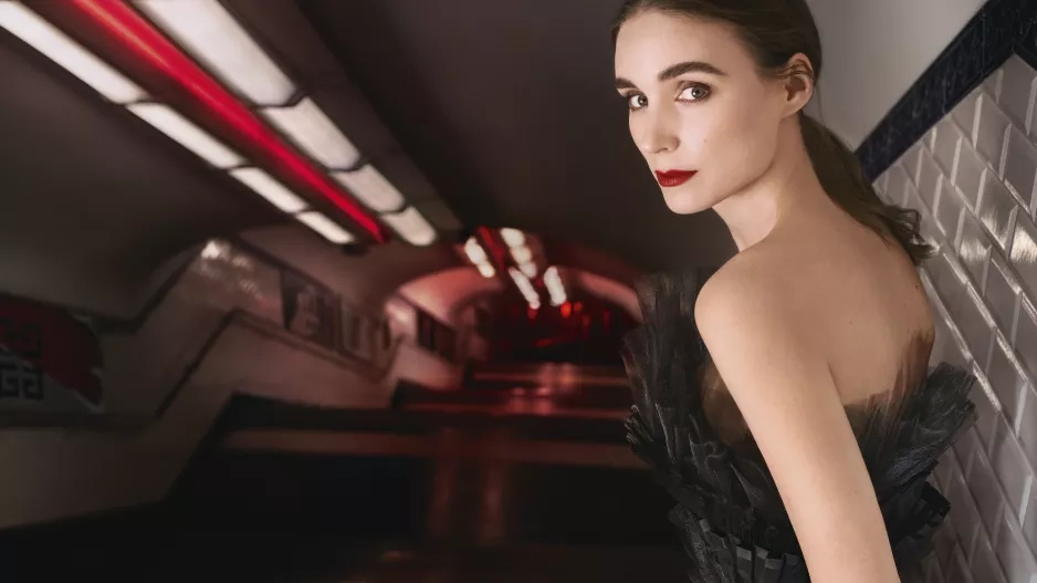Rooney Mara v kampani pro parfém Givenchy
