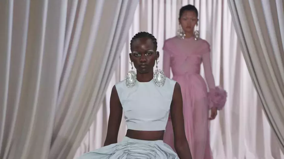 Giambattista Valli S/S 2023 Giambattista Valli S/S 2023