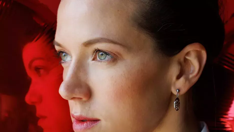 ELLE Beauty Lounge Red ELLE Beauty Lounge Red