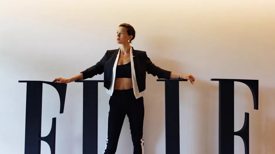 ELLE Beauty Lounge Red ELLE Beauty Lounge Red