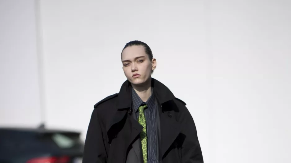 Model Off-Duty Look Model Off-Duty Look