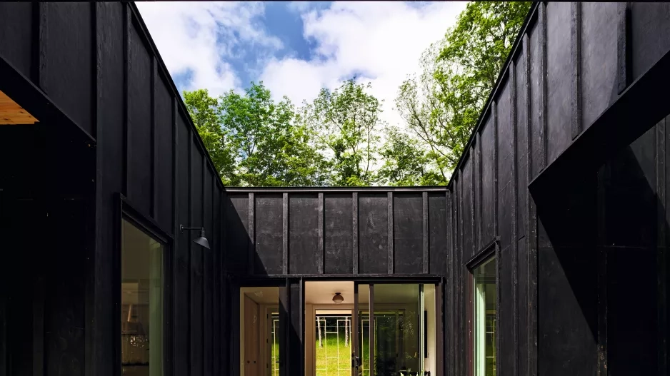 Líbezná nádvoří mezi světy Líbezná nádvoří mezi světy