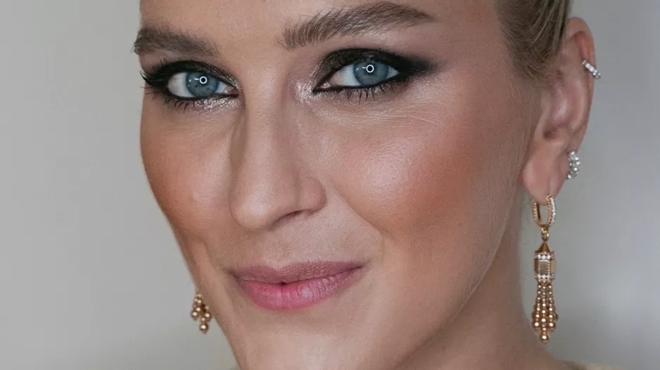 Elle Beauty Lounge Red Elle Beauty Lounge Red