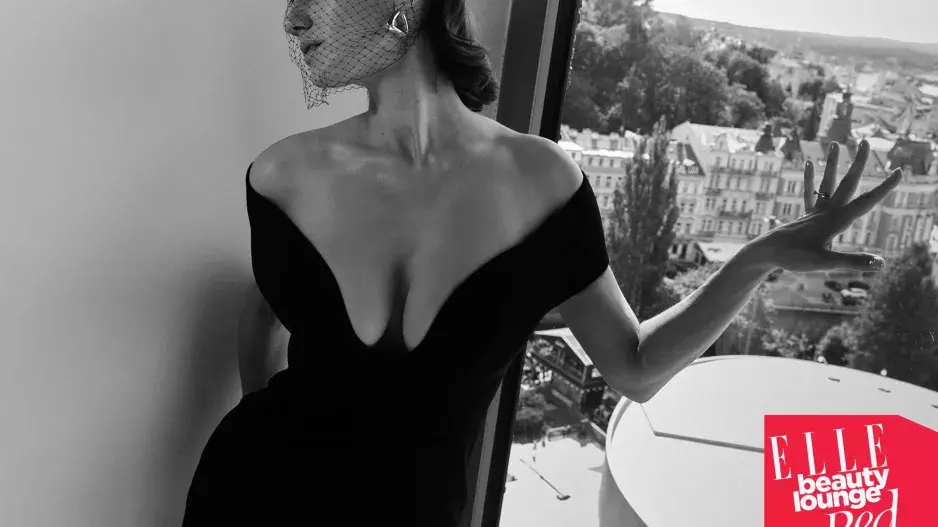 ELLE Beauty Lounge Red ELLE Beauty Lounge Red