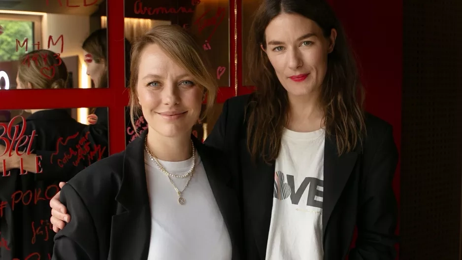 Elle Beauty Lounge Red Elle Beauty Lounge Red