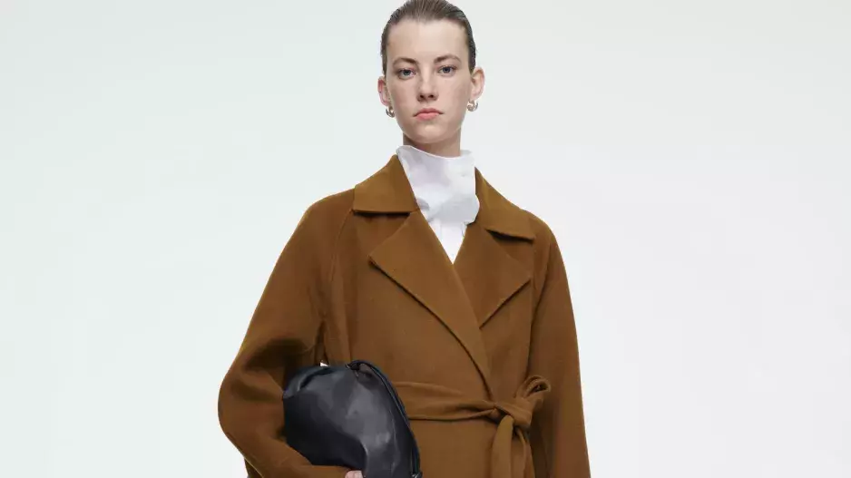 Vlněný plášť s páskem Vlněný plášť s páskem