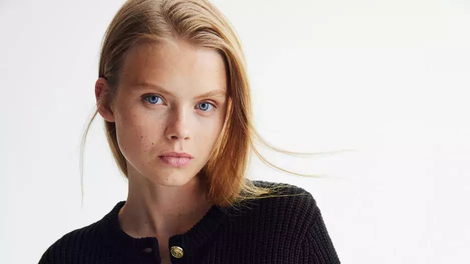 Žebrovaný propínací svetr se zlatými knoflíky, H&M Žebrovaný propínací svetr se zlatými knoflíky, H&M