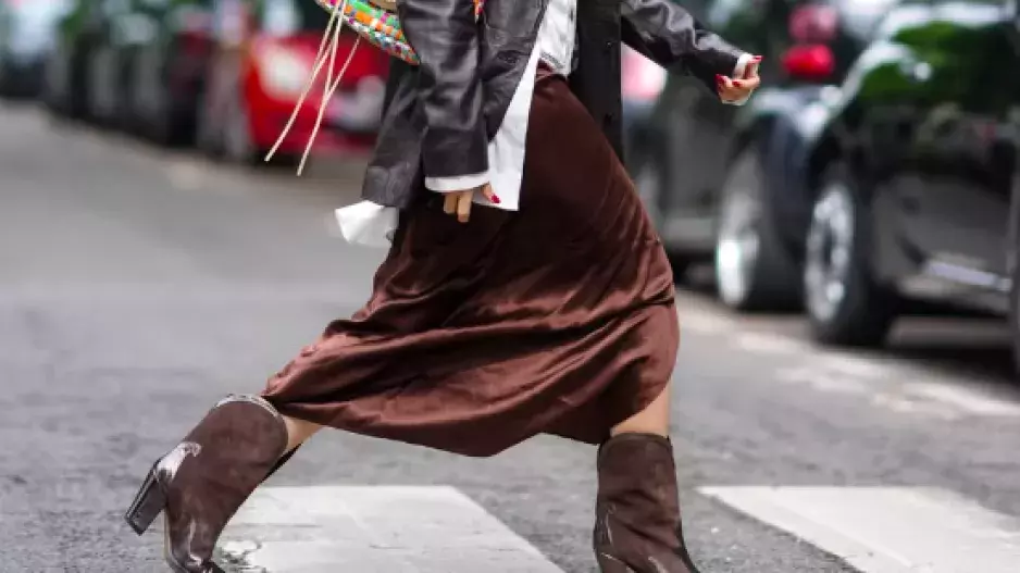 Hnědá sukně Hnědá sukně