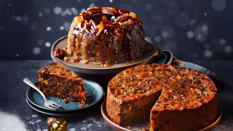 Ovocný máslový dort s třešněmi, brandy a mandlemi Ovocný máslový dort s třešněmi, brandy a mandlemi