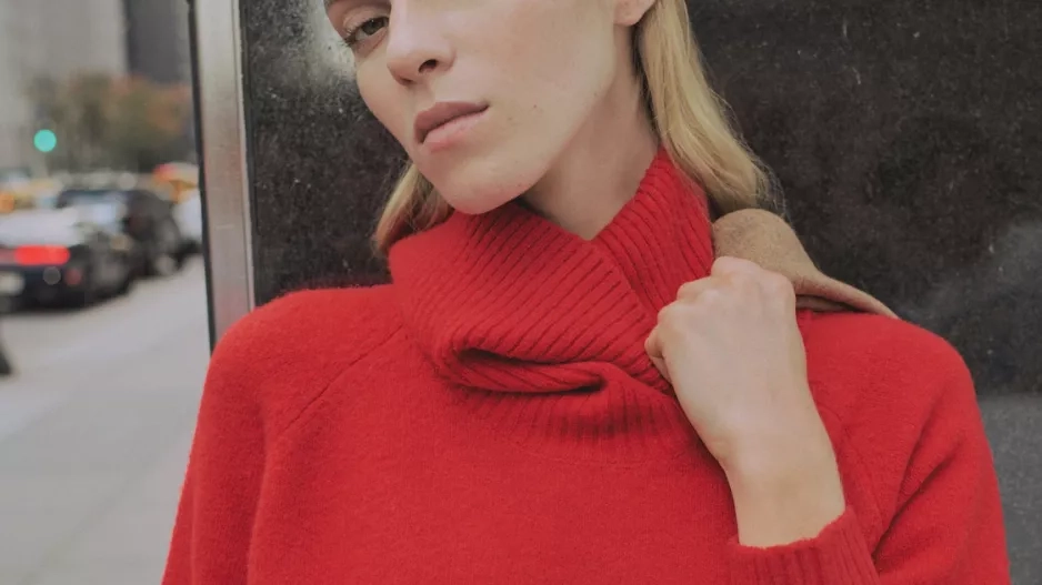 Úpletový svetr s ohrnutým límcem Úpletový svetr s ohrnutým límcem