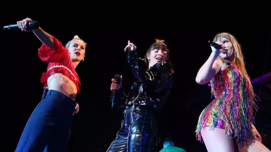 Taylor Swift, Georgia Nott z Broods, Charli XCX Taylor Swift, Georgia Nott z Broods, Charli XCX